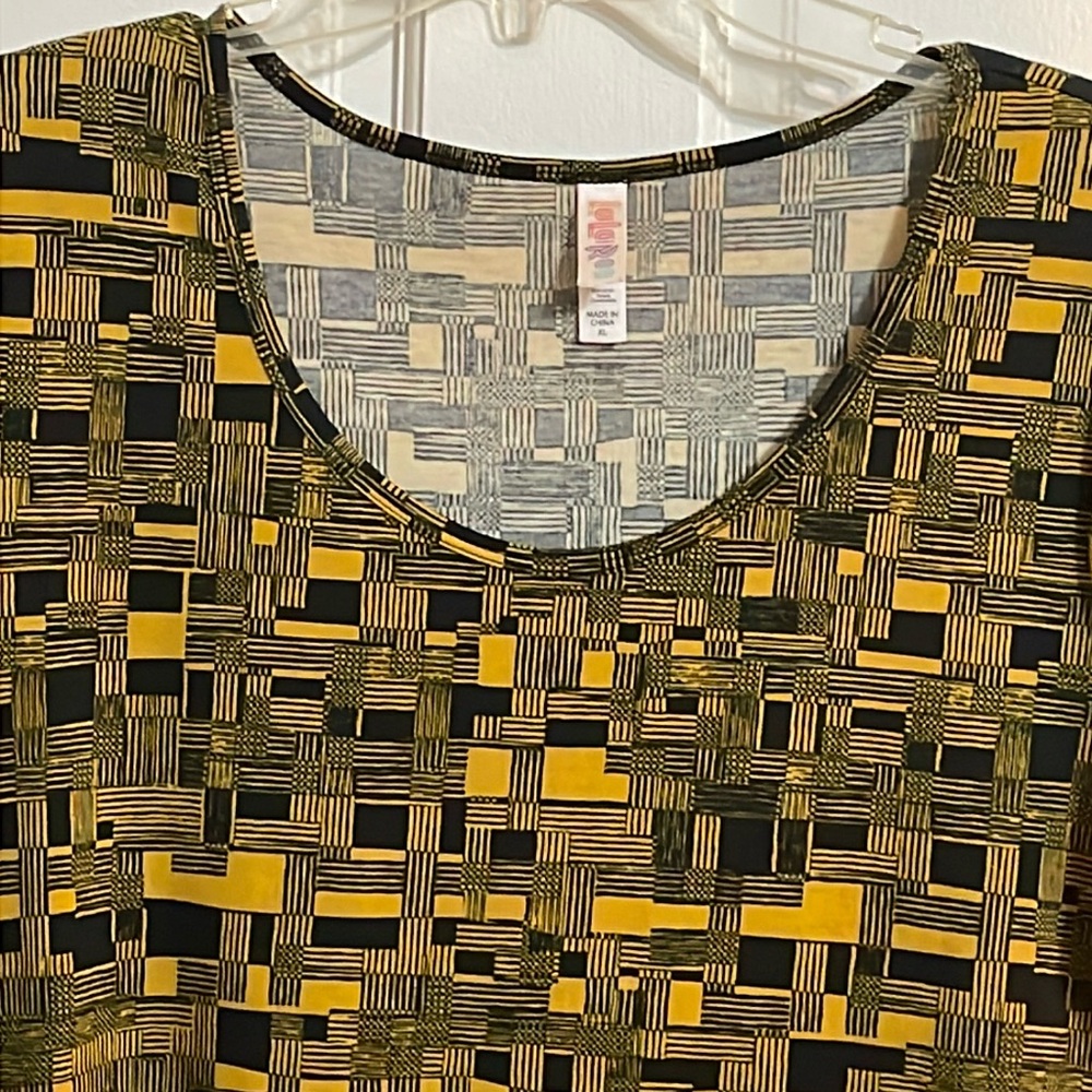 LuLaRoe Black & Gold stretchy Short Sleeve Tunic, Size XL - Picture 3 of 7